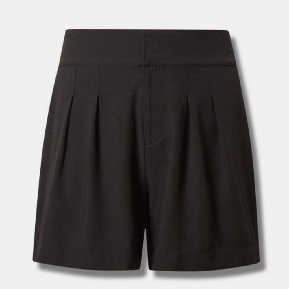NWT Wide Leg Studio Crepe Short Deep Black. Size: 18 - Picture 5 of 9